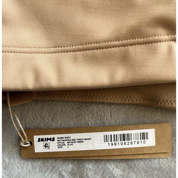 New SKIMS Sz Large Hip Enhancing Shaping Padded Mid-thigh Shorts BO-SH0-7650W - Picture 3 of 9